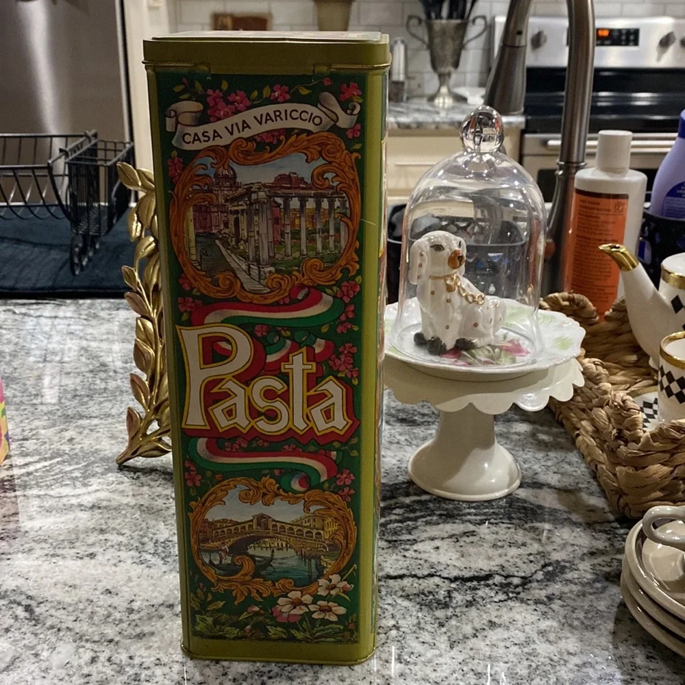 Vintage Late 70’s-Early 1980’s Green Casa Via Variccio Decorative Pasta Tin!